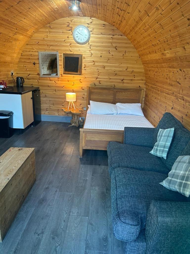 Original Glamping Pod With Hot Tub Hotel Frodsham Exterior foto