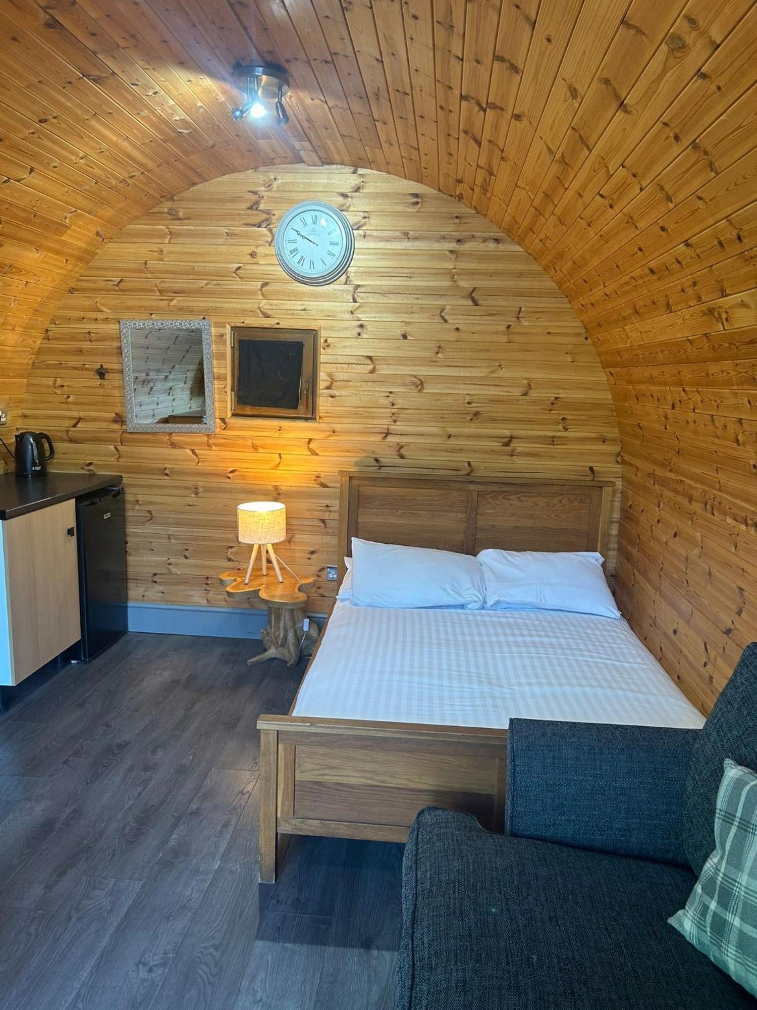 Original Glamping Pod With Hot Tub Hotel Frodsham Exterior foto